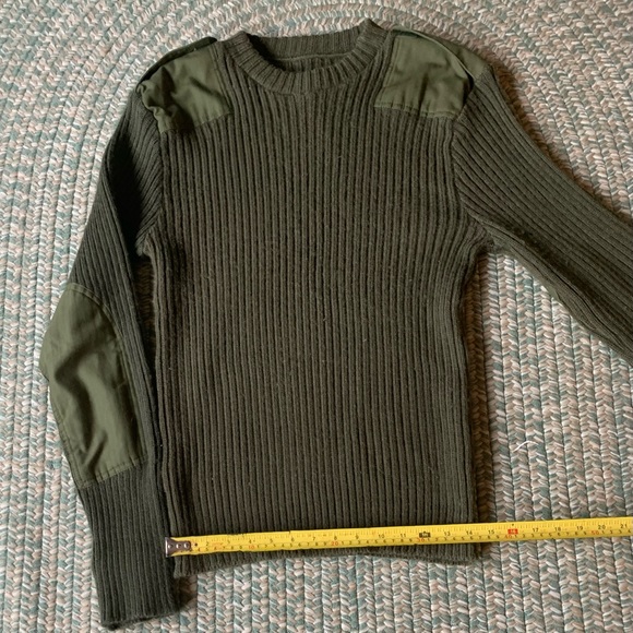 Green Army Surplus Sweater Size Medium To Large - Picture 5 of 7